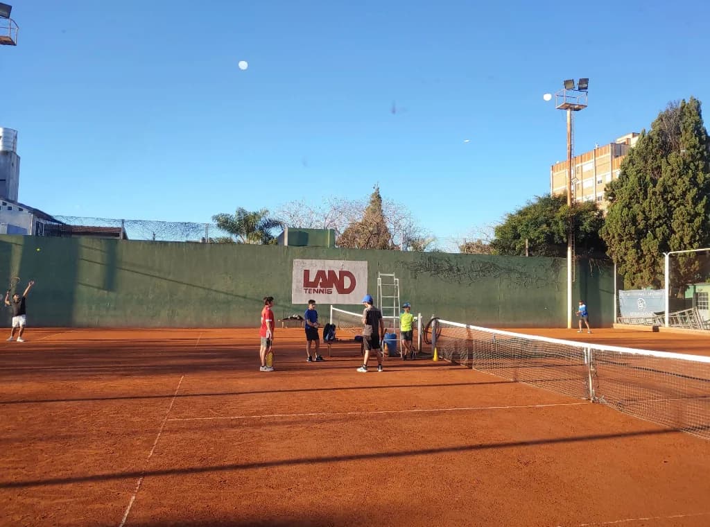 Land Tennis